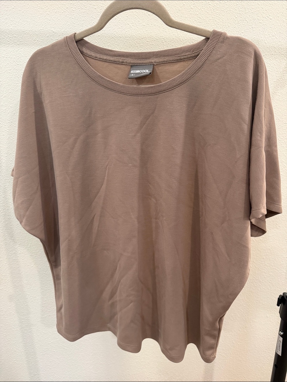 Relaxed Scoop Neck Short Sleeve Tee in Dusty Taupe